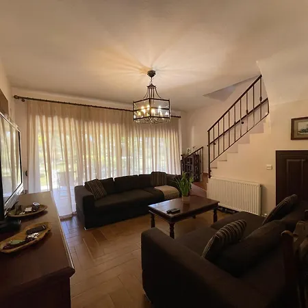 Stylish Maisonette With 3 Bedrooms In Vourvourou, Greece *