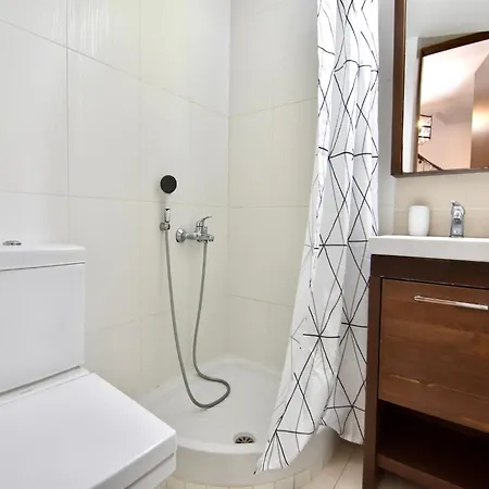 Vilă Stylish Maisonette With 3 Bedrooms In Vourvourou, Greece *