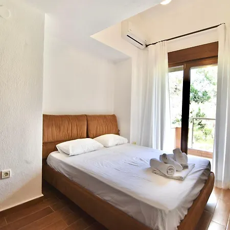 Stylish Maisonette With 3 Bedrooms In Vourvourou, Greece Vilă *
