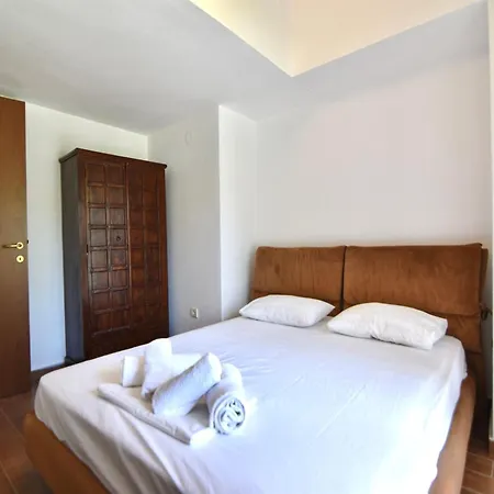 Vilă Stylish Maisonette With 3 Bedrooms In Vourvourou, Greece *