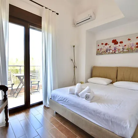 Vilă Stylish Maisonette With 3 Bedrooms In Vourvourou, Greece