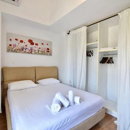 Stylish Maisonette With 3 Bedrooms In Vourvourou, Greece *