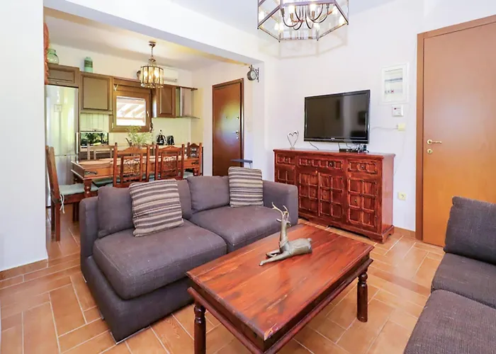 Stylish Maisonette With 3 Bedrooms In Vourvourou, Greece *