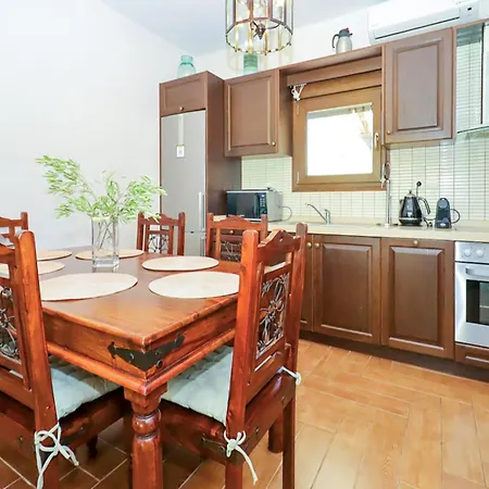 Stylish Maisonette With 3 Bedrooms In Vourvourou, Greece